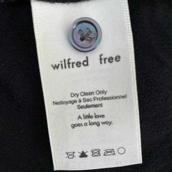 Aritzia Front tie black crop shirt. - Picture 5 of 5